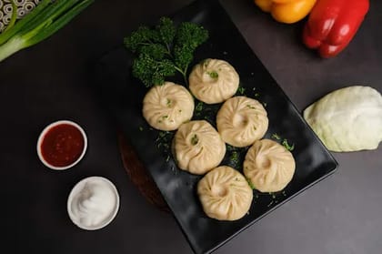 Veg Steamed Momos [8 PPieces]