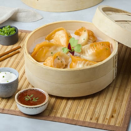 Steamed Chicken Schezwan With Momo Chutney