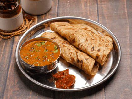 Dal Makhani with Paratha-2PC