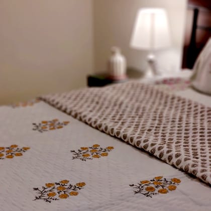 Yellow Vines and Roses Quilt-Double (90*108 inches)