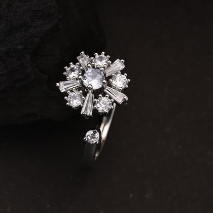 Radiant Rotatable Star Rings-White / Rhodium / Free Size