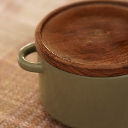 DOGRI SERVING CASSEROLE-GREEN & BROWN / HAND CAST CERAMIC|WOOD / 1 CASSEROLE WITH LID