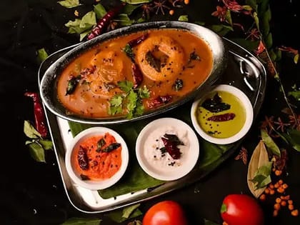 Sambar Vada Dipped (2 Pcs)