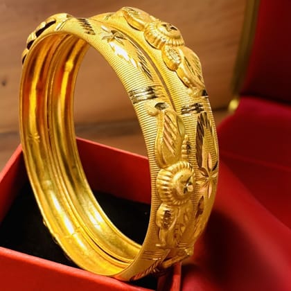 Aanandita Golden Gold Pattern Daily Wear Bangle