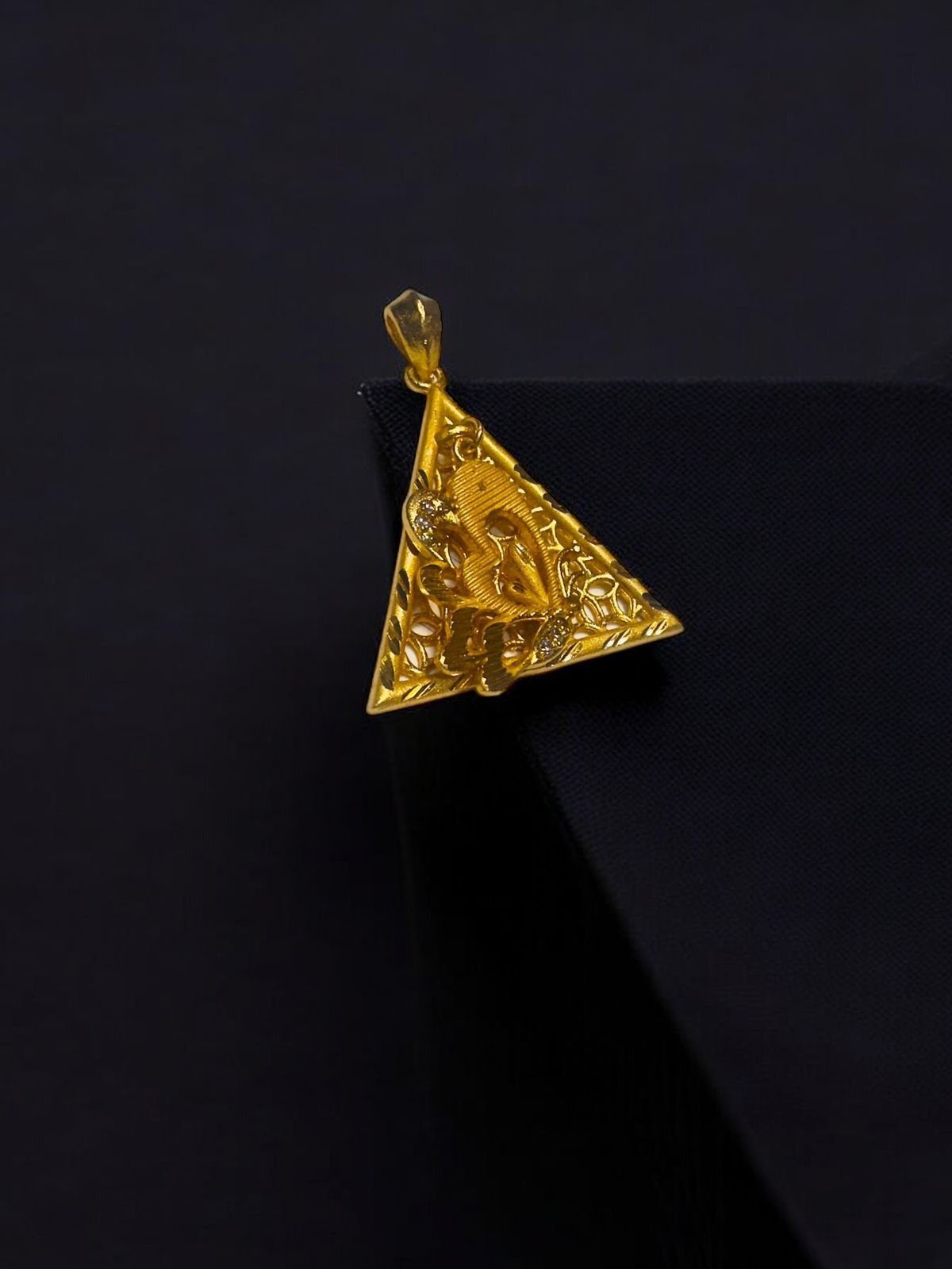 Aanandita Golden Likely Pendent