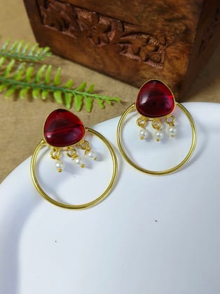 Elegant Gold-Plated Monalisa Stones with Hanging Pearls | Sarichka-Magenta