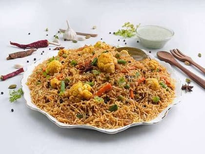 Hyderabadi Veg Biryani (Serves 2-3).