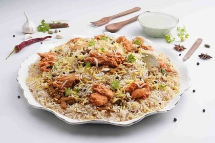 Lucknowi Chicken Tikka Biryani (Serves 2-3).