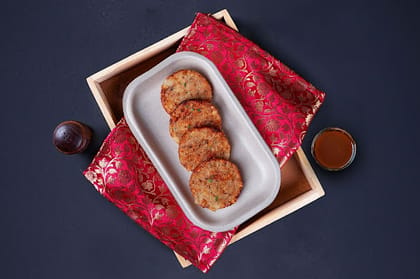 Sabudana Vada And Imli Chutney