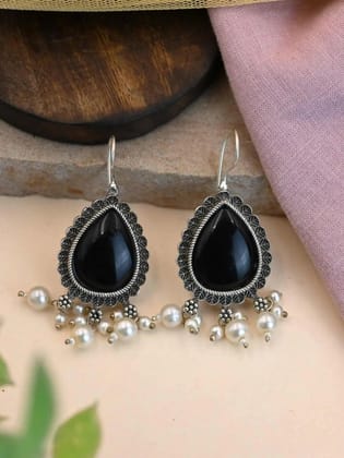 Oxidised Silver Pan-Shaped Monalisa Pearl Hook Earrings | Sarichka-Black