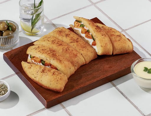Paneer Peri Peri Stuffed Garlic Bread + Cheesy Dip [FREE]