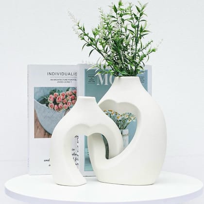 Ceramic Couple Heart Vase-White / Ceramic | Gloss Finish / Set of 2