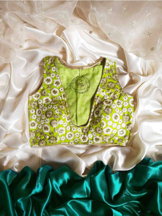 MINT GREEN SLEEVELESS BLOUSE - 32 SIZE-32 / GREEN