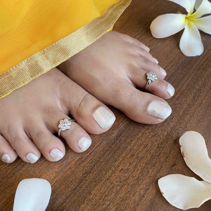 Silver Shining Flower Toe Ring