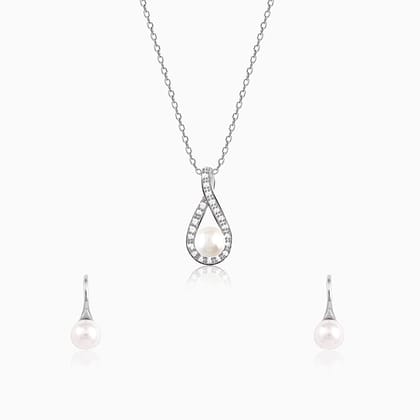 Dazzling Pearl Set with Link Chain