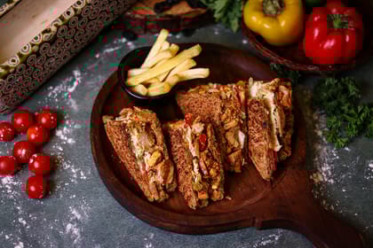 Chicken tandoori club sandwich in jumbo bread