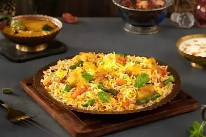 Veg Hyderabadi Biryani (With Raita)