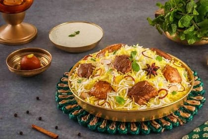 Do Gosht ki Dum Biryani (Mutton & Chicken Dum Biryani , Serves 1)