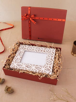 Kamet Photoframe Gift Box (Multi)