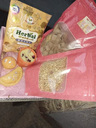 PRERUP customized gift holi hamper 3