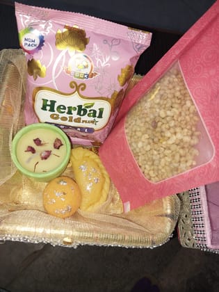 PRERUP customized gift holi hamper4