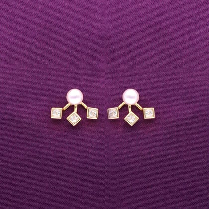 Sterling Pearly Elegance Stud Earring-Pearl / Gold