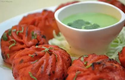 Paneer Tandoori Oats Momos [8 Pieces]