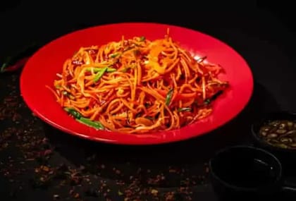 Non Veg Garlic Hakka Noodles