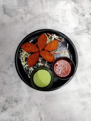 Veg Paneer Kurkuri Momos