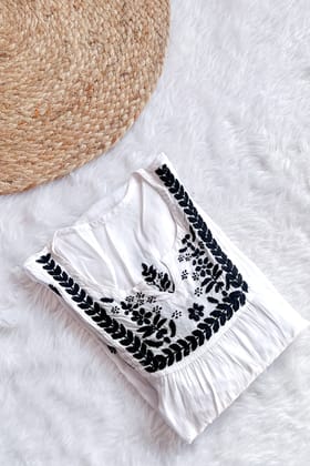 Naaz Chikankari Modal Straight Kurta-White / M