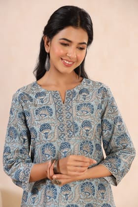 Chandani Meera Cahnderi Straight Kurta-S / Blue / Blue