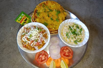 2 Aloo Kulche With Chole