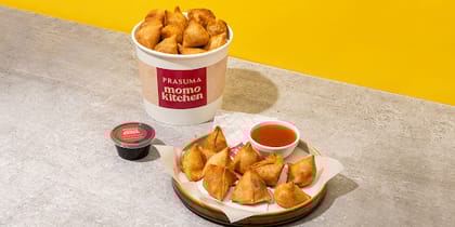 Mini Aloo Samosa Party Bucket (18pcs)