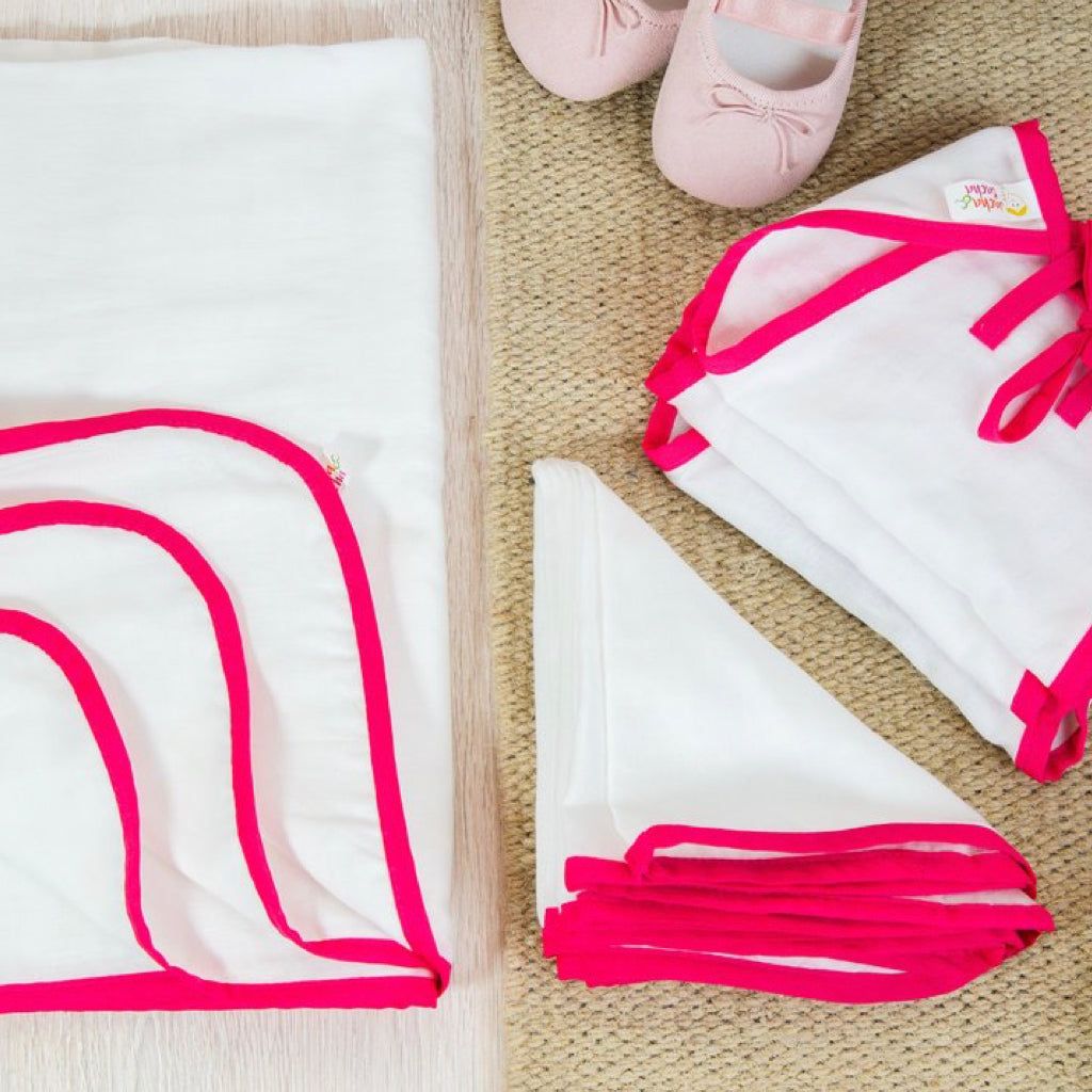 IVEI Gift Set for Newborn children - 3 Nappies, 3 Napkins, and 1 Towel - Pink