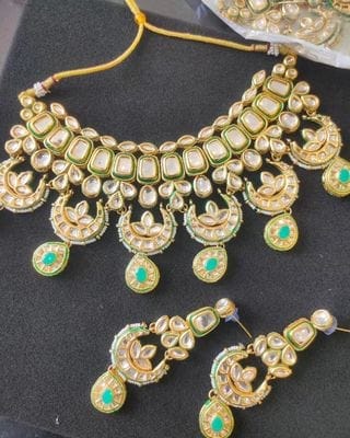 Luxurious Kundan Choker Necklace Set with Backside Meena Kari