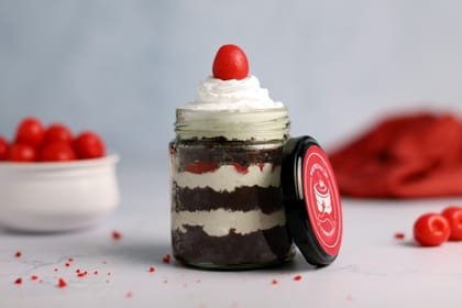 Black forest jar cake