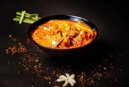 Hot Garlic Chicken (Red Gravy)