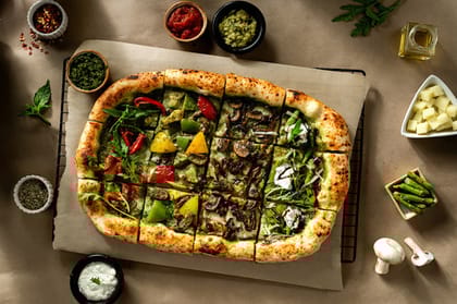 Veg Pizza Platter - Pesto Sauce