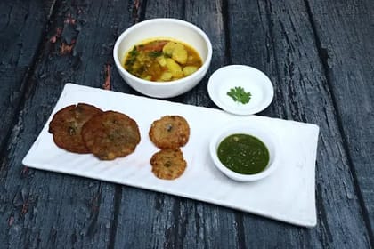 Singhara Atta Roti With Sabudana Vada And Aloo Sabji