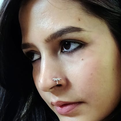 Small dragonfly nose pin-pierced (wire)