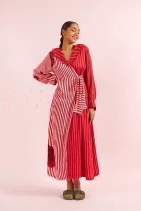 Mad Love Scalloped Robe-XS