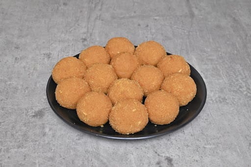 Besan Laddoo (Piece)