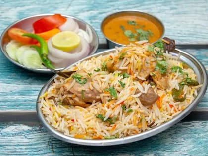Hyderabad Chicken Dum Biryani With Gravy