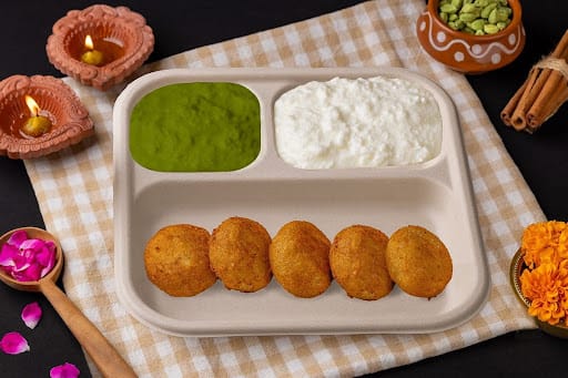 Upvas Aloo Pattice With Curd & Green Chutney