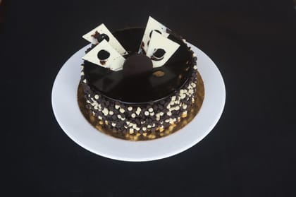 Special chocochip cake half kg - eggless 