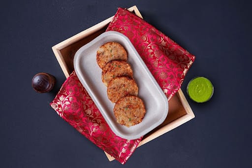 Sabudana Vada & Green Chutney