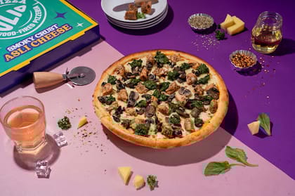 Royal Cheesy Forest Chicken Pizza