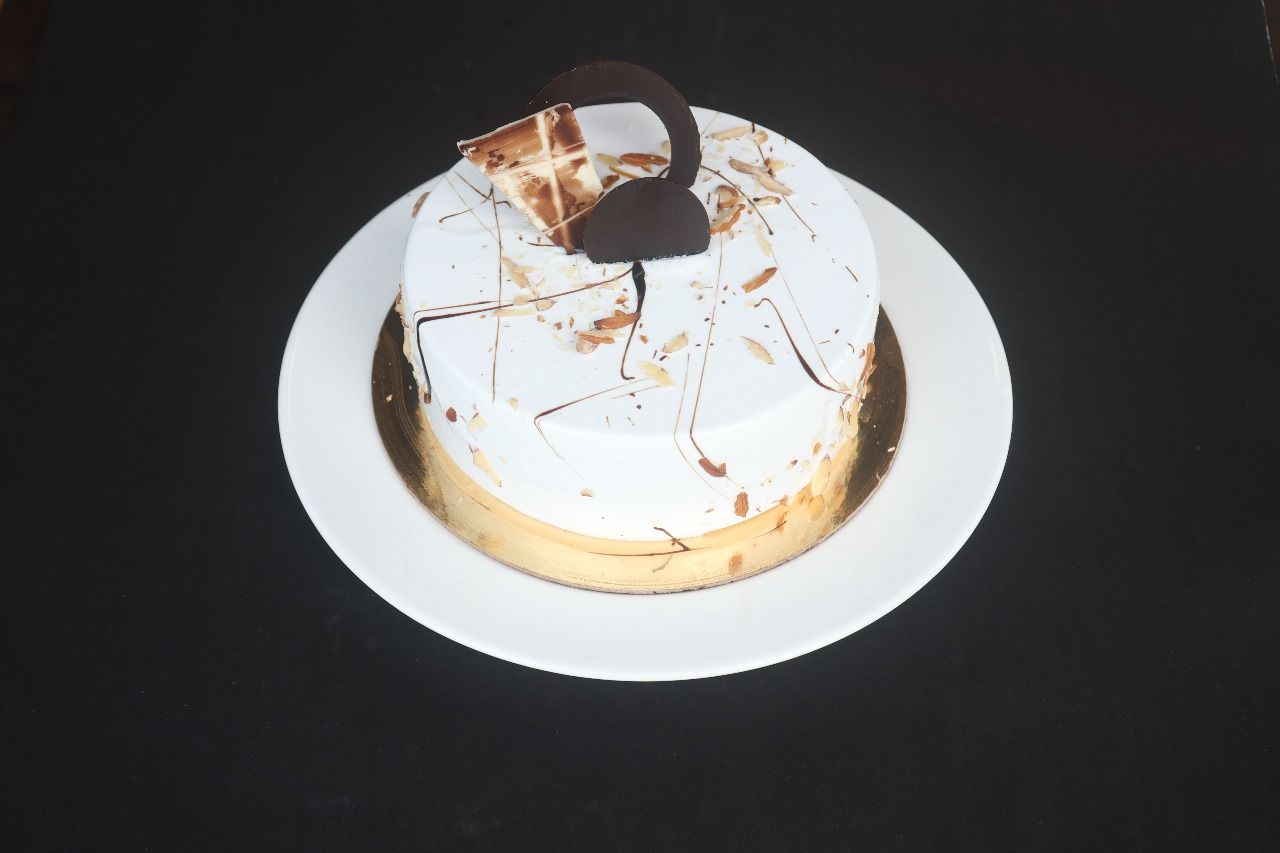 Special milk & hazelnuts cake half kg - eggless