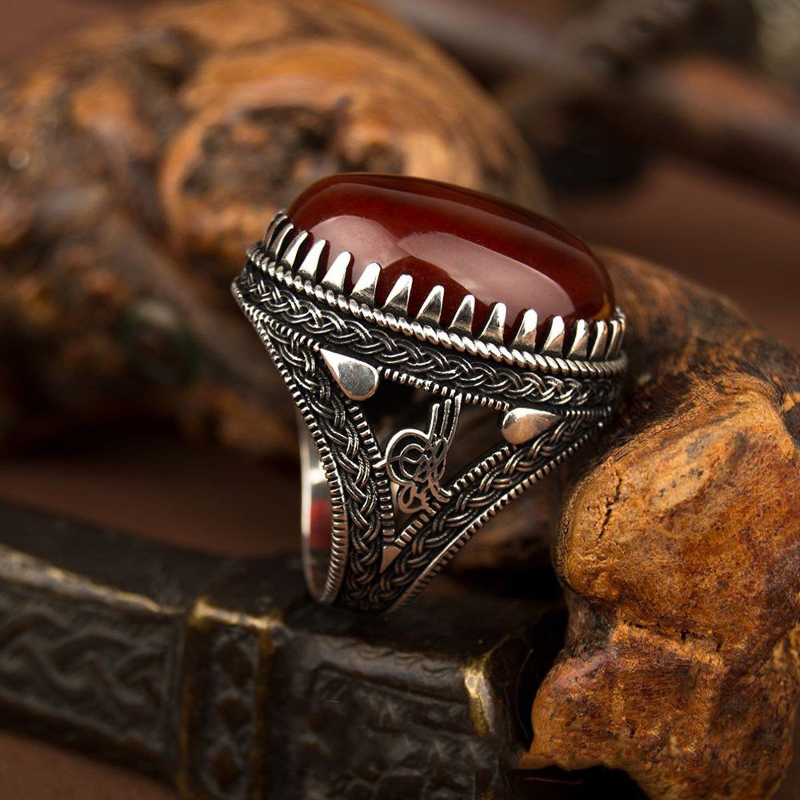 Red Big Oval Yemeni Aqeeq Silver Ring-10 : DIAMETER 2.1CM