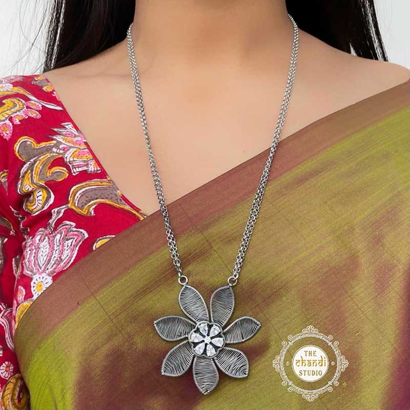 Bloom Filigree Stone Necklace-White Zircon